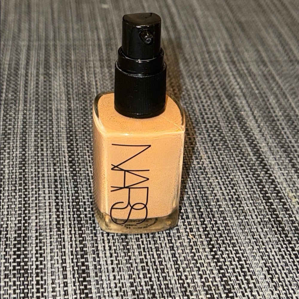 New NARS Sheer Glow Foundation Shade: Syracuse MD1, Full size